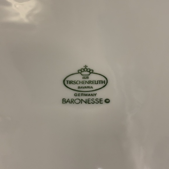 Tirschenreuth “Fleur De Lis” Baronesse blue, dinner plate. 10 1/4”. - Picture 2 of 3